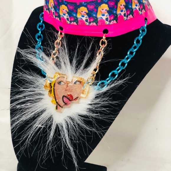 Alice in wonderland necklace - Picture 3 of 4